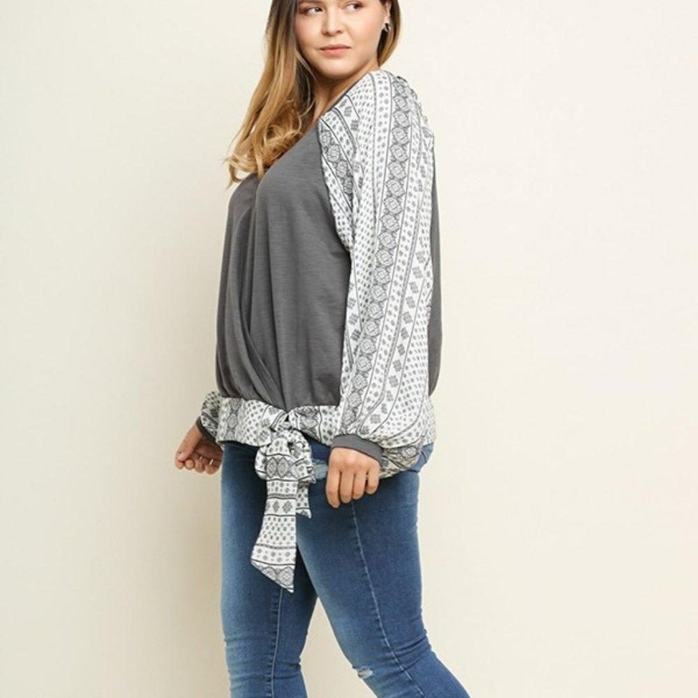 NWT Umgee Charcoal Surplice Printed Puff Sleeves Plus Top